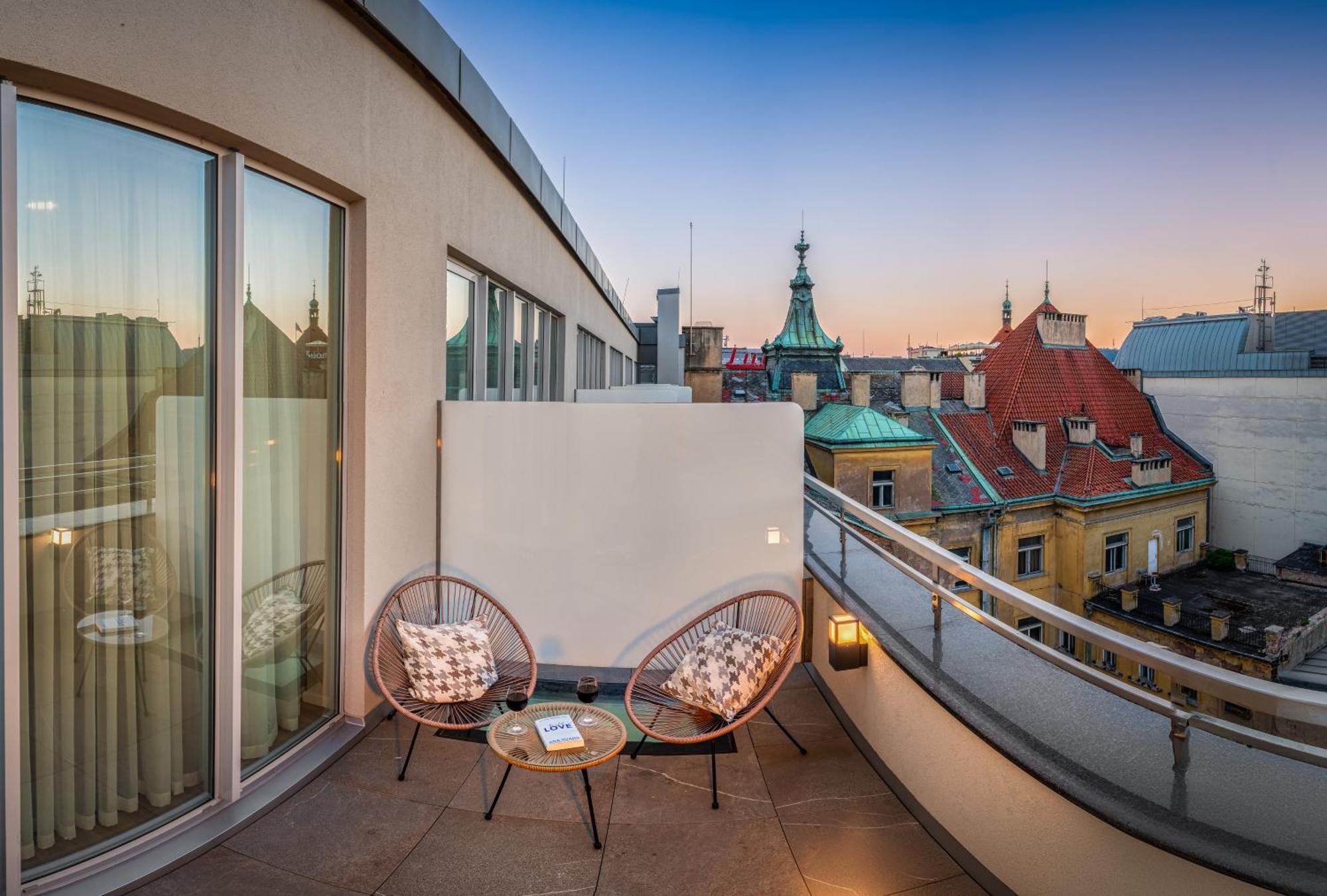 Vn17 Rooftop Suites By Adrez Prague Exterior photo